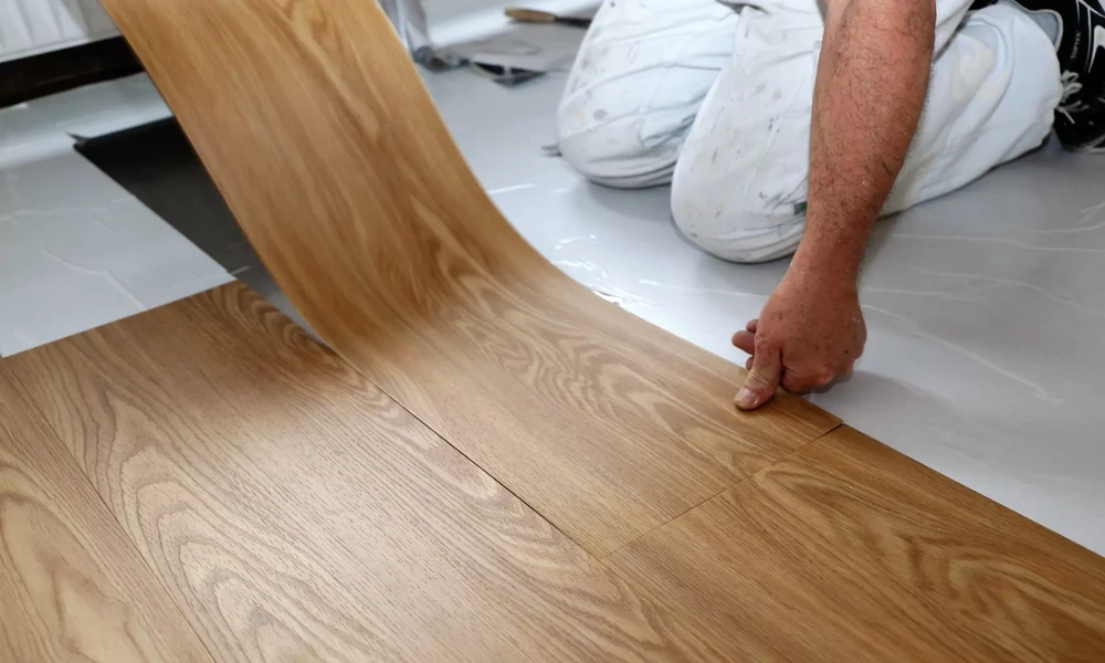 How Vinyl Floor Tiles Can Enhance Commercial and Residential Spaces